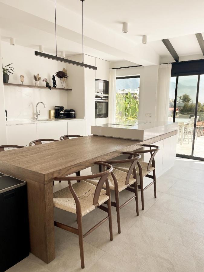 Luxury In Puerto Banus Panoramic Mountain And Sea Views With Private Pool Villaer *
